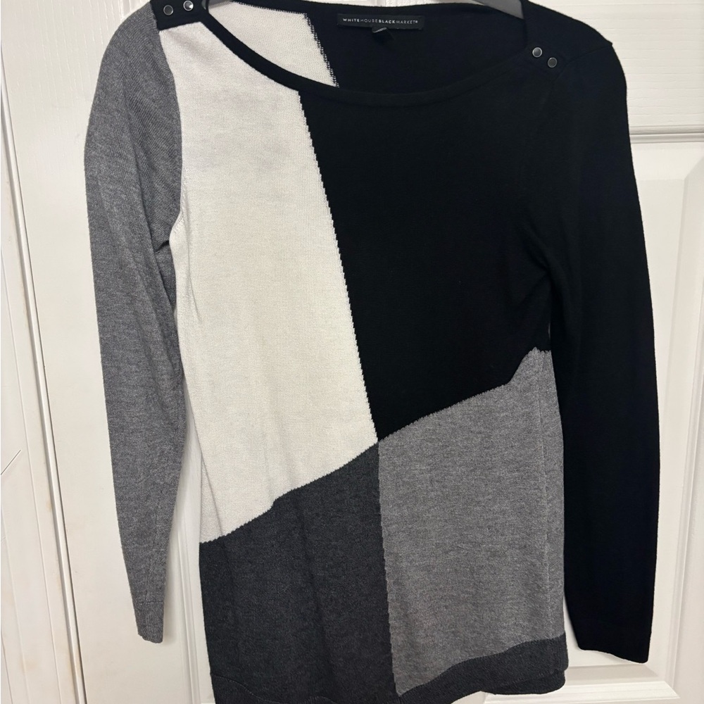 White House Black Market Geometric Long Sleeve sweater. Small